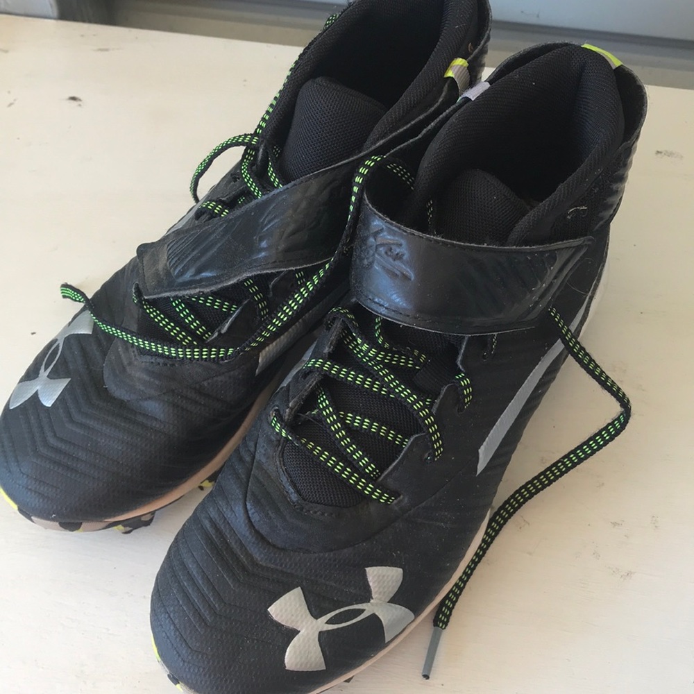 Under Armour youth football cleat